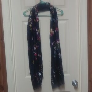*NWOT* Vera Bradley Navy Floral Soft Fringe Scarf